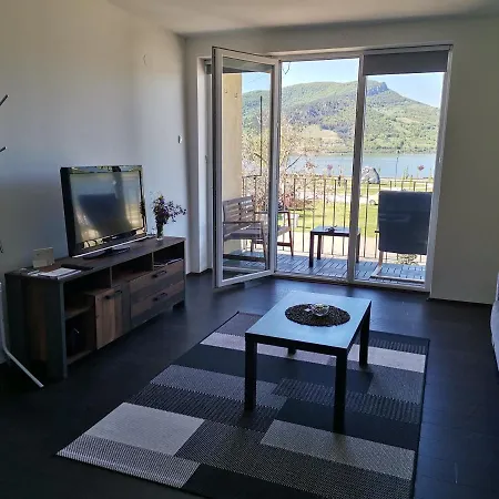 Terassa * 돈지 밀라노바츠